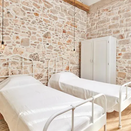 Mediterranea With Pool And Grill In Villa Umag