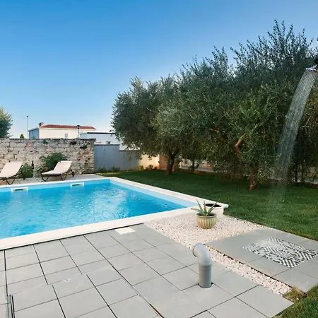 Mediterranea With Pool And Grill In Umag