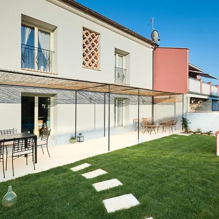 빌라 Mediterranea With Pool And Grill In