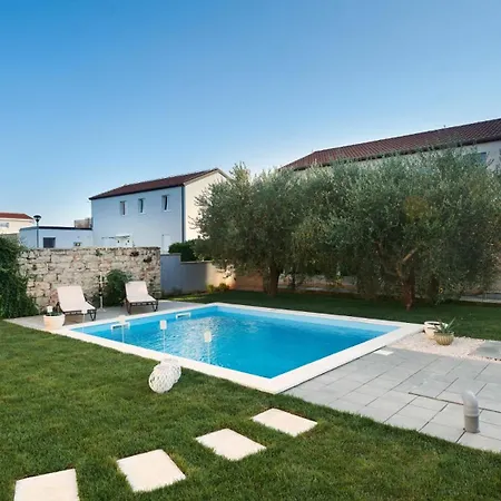 Mediterranea With Pool And Grill In *