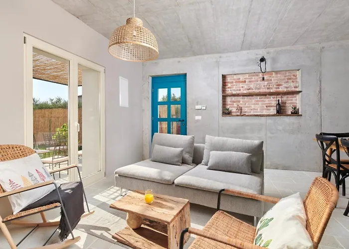 Mediterranea With Pool And Grill In Umag