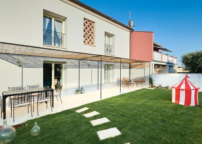 Villa Mediterranea With Pool And Grill In