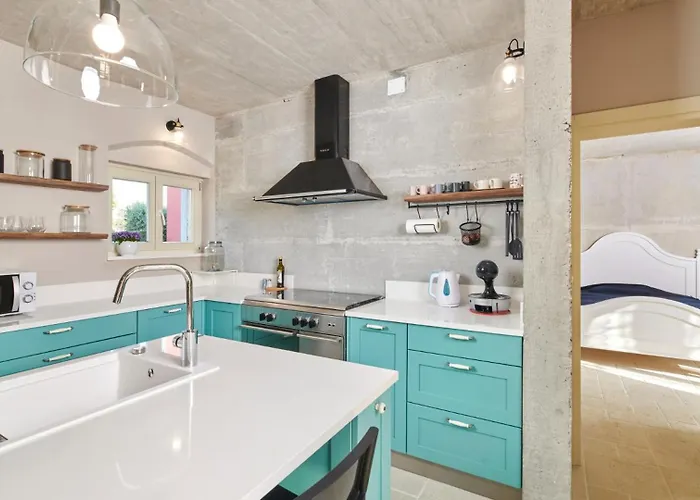 Villa Mediterranea With Pool And Grill In Umag