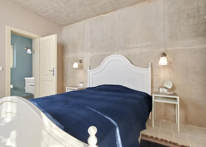 Villa Mediterranea With Pool And Grill In