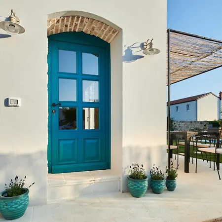 Vila Mediterranea With Pool And Grill In *