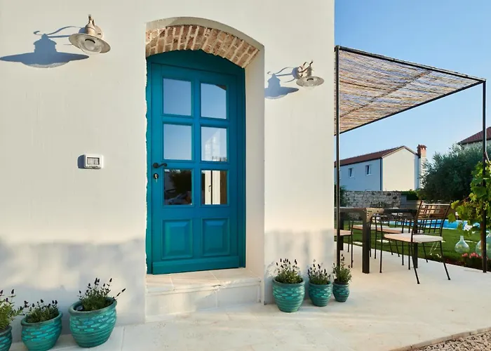 Vila Mediterranea With Pool And Grill In *